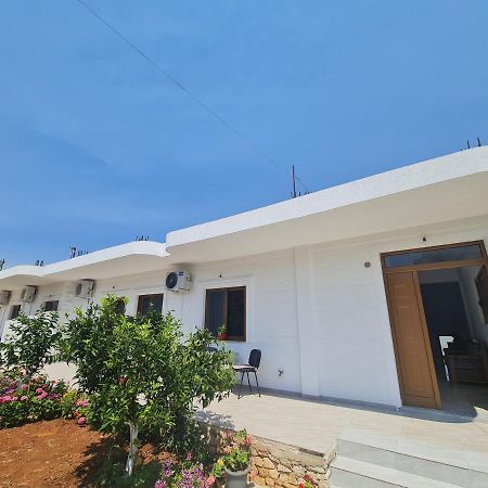 Glow Two Bedroom Apartment คซามิล ภายนอก รูปภาพ