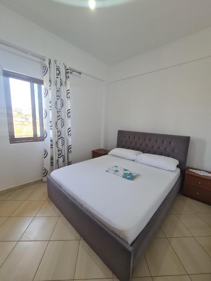 Glow Two Bedroom Apartment คซามิล ภายนอก รูปภาพ